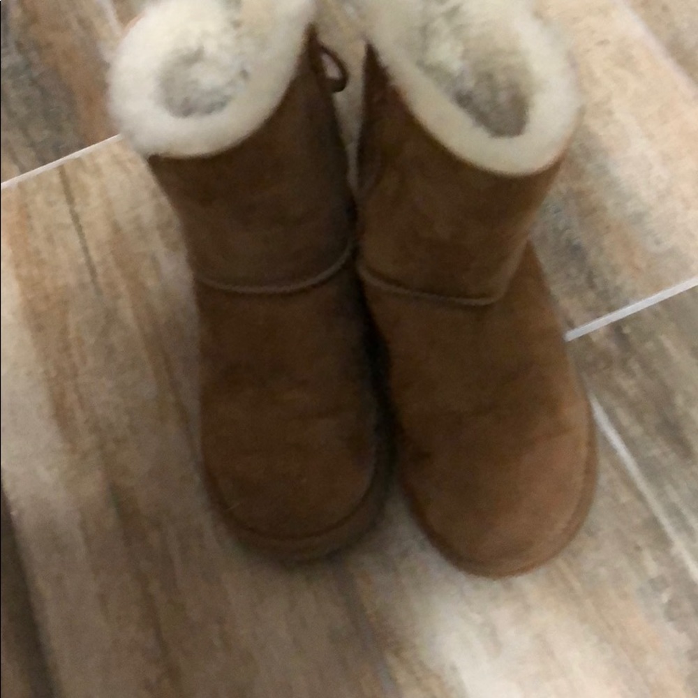 One  pairs of UGGs